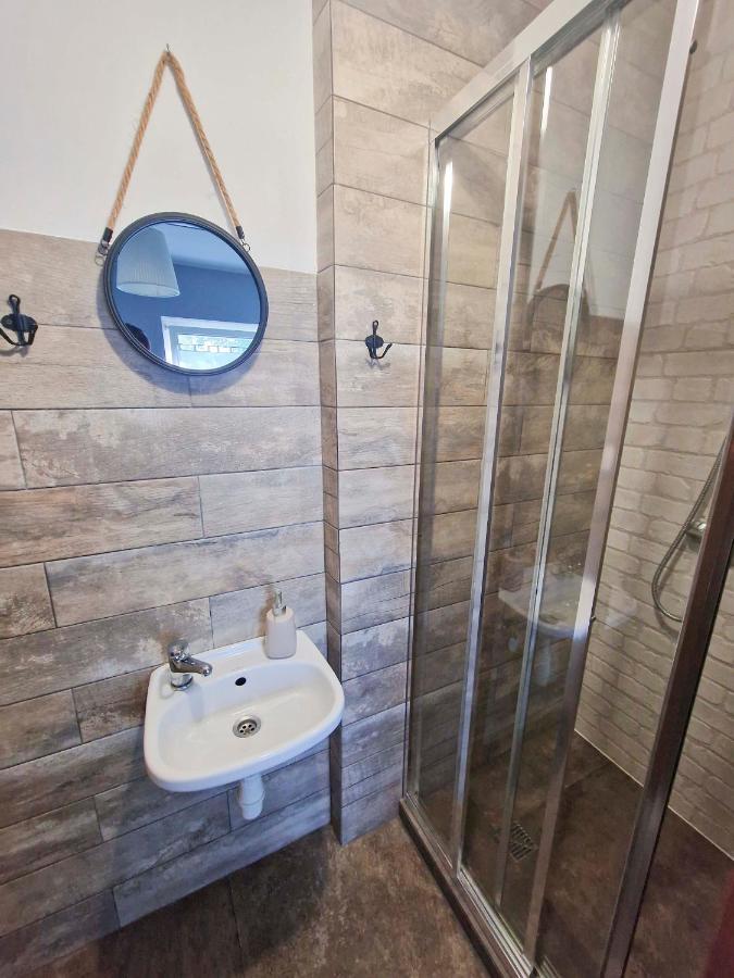 Zielona Przystan Hotel Manasterz ภายนอก รูปภาพ