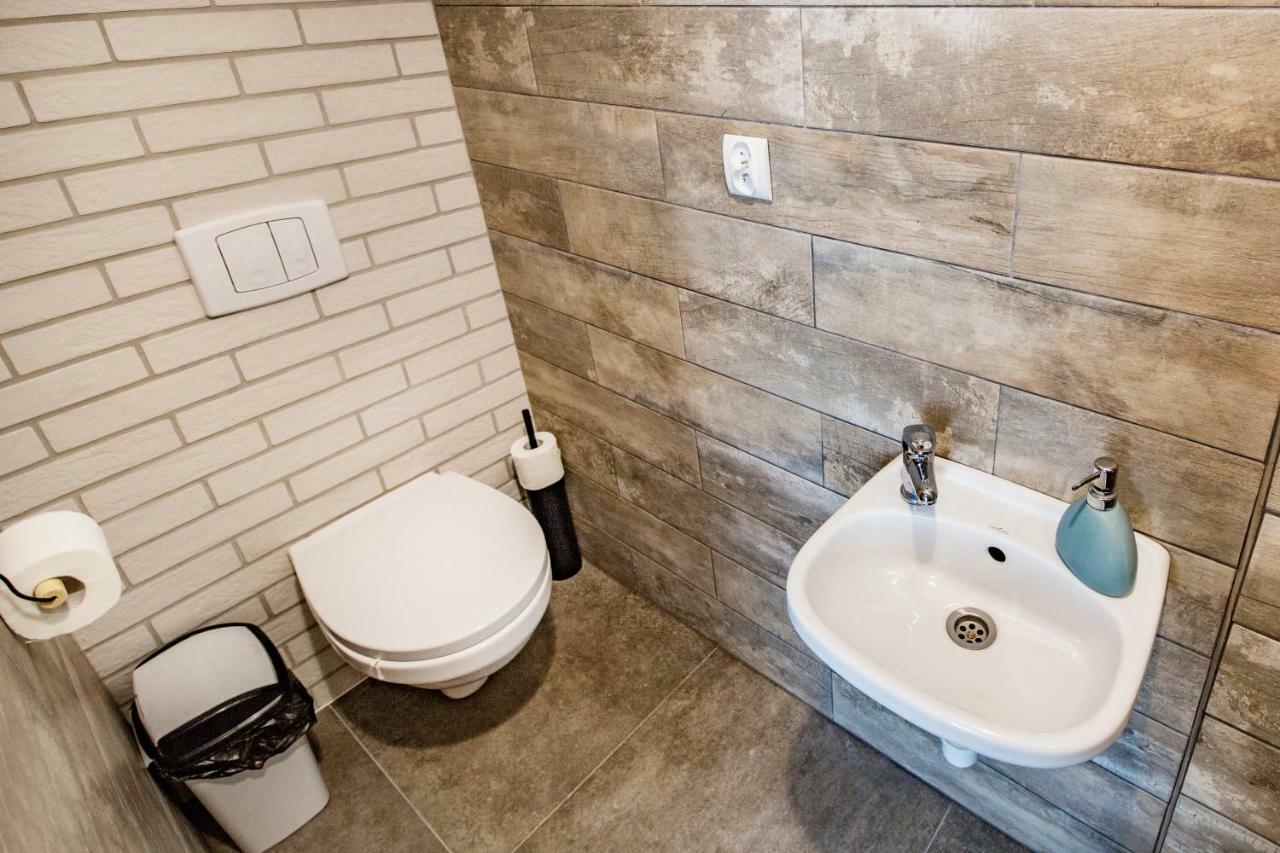 Zielona Przystan Hotel Manasterz ภายนอก รูปภาพ